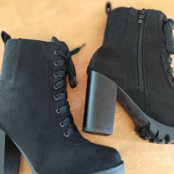 NEW* NEW* Black Suede, 2' Block Heel, Ankle Zip Boot, Side Zipper Varies Sizes! - Picture 4 of 8